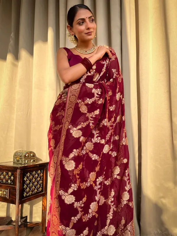 Charming_Maroon_Soft_Banarasi_Silk_Saree_With_Pretty_Blouse_Piece