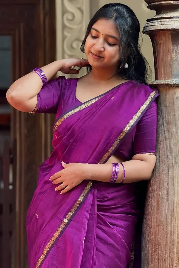 Demure_Cotton_Silk_Saree_With_Glamorous_Blouse_Piece