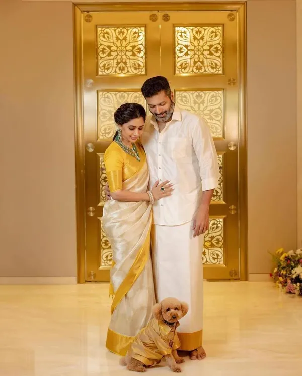 Designer_Cream_Soft_Banarasi_Silk_Saree_With_Surpassing_Blouse_Piece