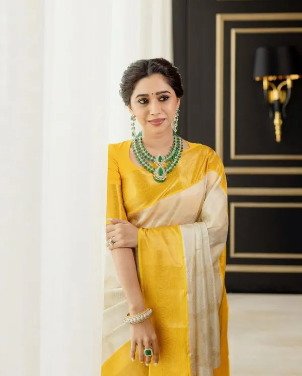 Designer_Cream_Soft_Banarasi_Silk_Saree_With_Surpassing_Blouse_Piece