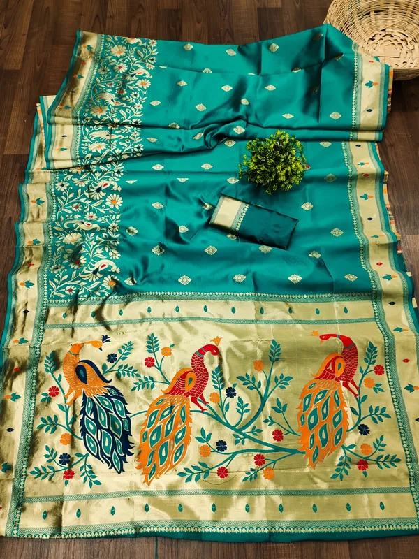 Desultory_Rama_Paithani_Silk_Saree_With_Embrocation_Blouse_Piece