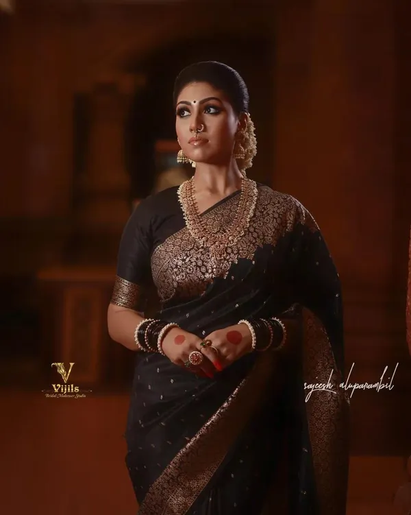 Energetic_Black_Soft_Silk_Saree_With_Delightful_Blouse_Piece
