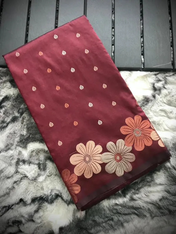 Enigmatic_Maroon_Soft_Banarasi_Silk_Saree_With_Tempting_Blouse_Piece
