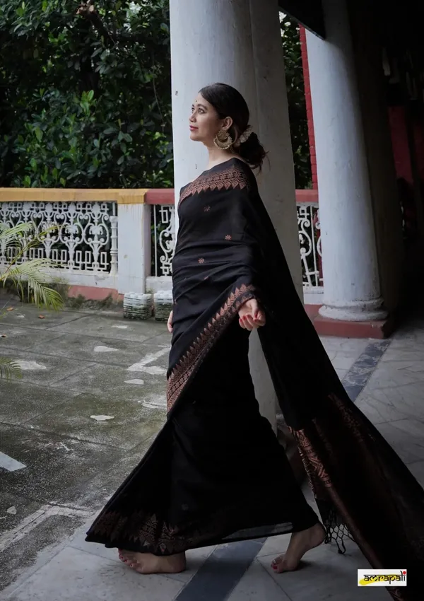 Ethnic_Black_Soft_Silk_Saree_With_Traditional_Blouse_Piece