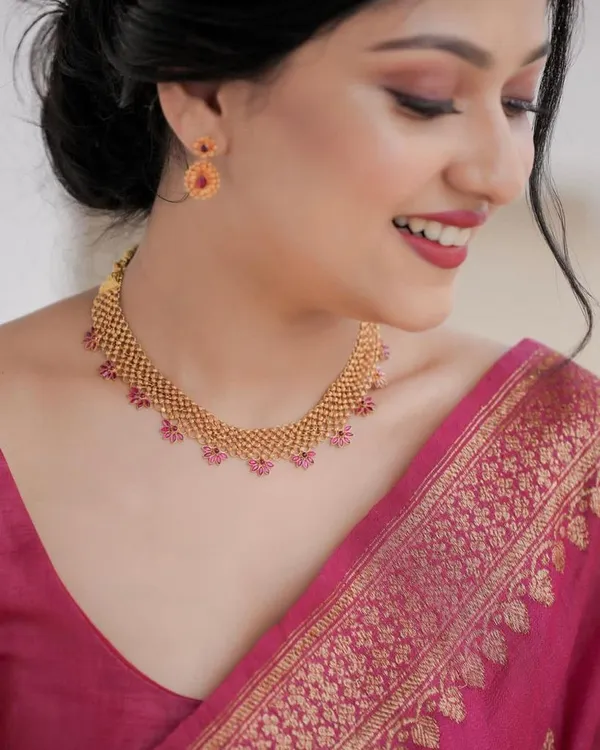 Evocative_Pink_Soft_Silk_Saree_With_Forbearance_Blouse_Piece
