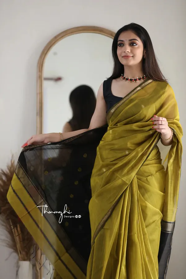 Fancifull_Mehandi_Kanjivaram_Silk_Saree_With_Traditional_Blouse_Piece