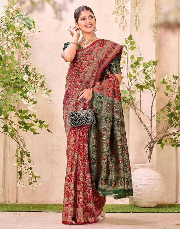 Fancifull_Patola_Silk_Saree_with_Pretty_Blouse_Piece