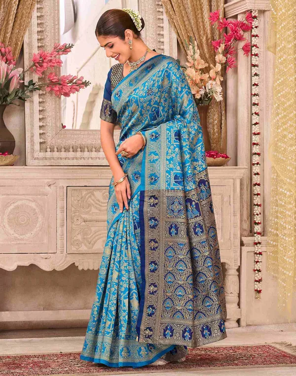 Fancifull_Patola_Silk_Saree_with_Pretty_Blouse_Piece