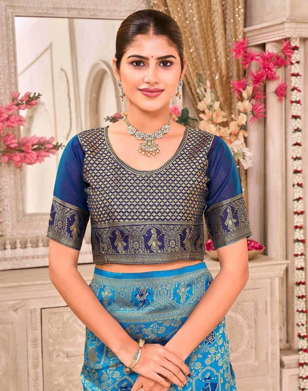 Fancifull_Patola_Silk_Saree_with_Pretty_Blouse_Piece