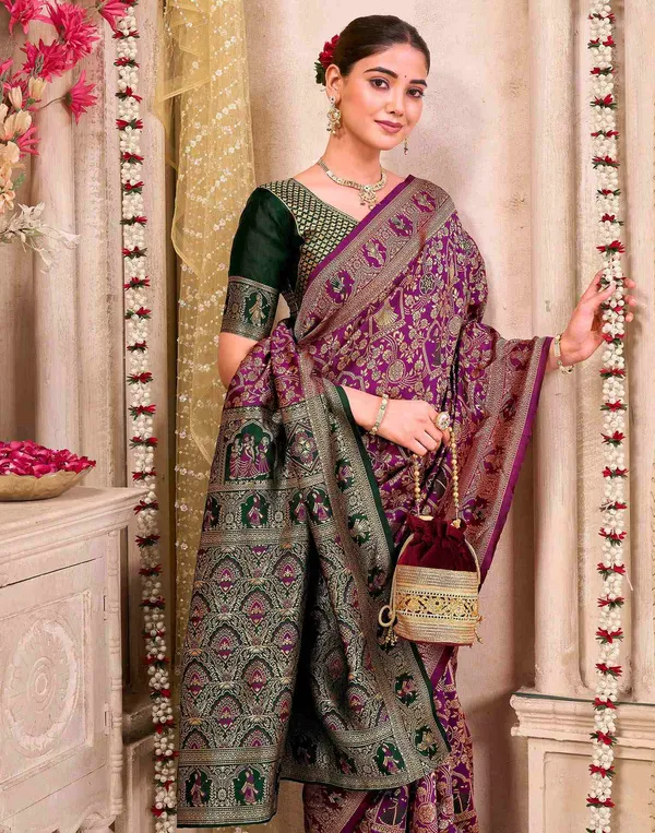 Fancifull_Patola_Silk_Saree_with_Pretty_Blouse_Piece