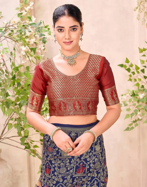Fancifull_Patola_Silk_Saree_with_Pretty_Blouse_Piece