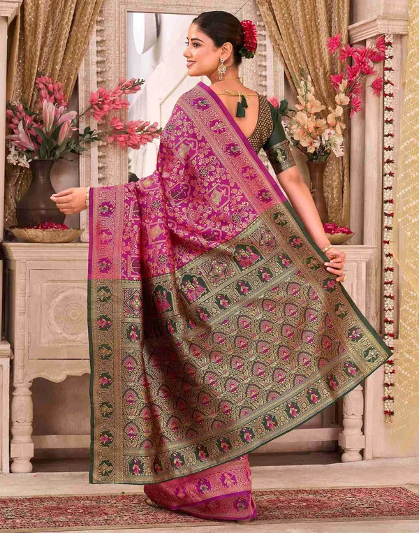 Fancifull_Patola_Silk_Saree_with_Pretty_Blouse_Piece