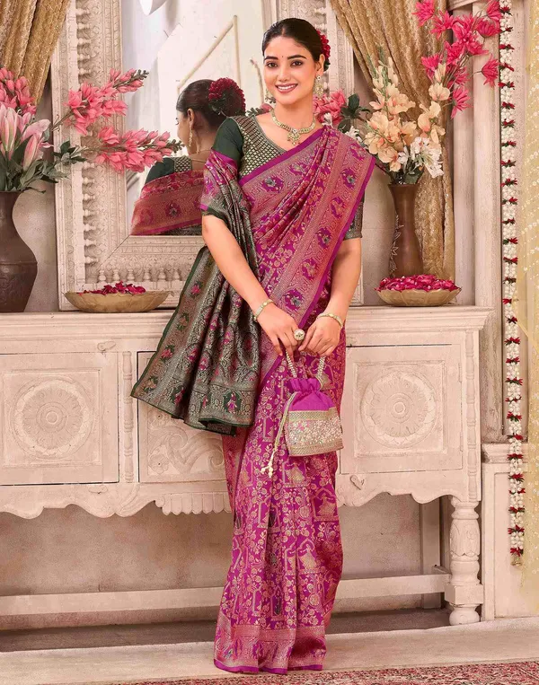 Fancifull_Patola_Silk_Saree_with_Pretty_Blouse_Piece