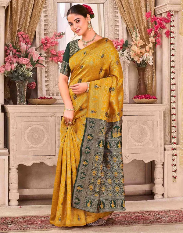 Fancifull_Patola_Silk_Saree_with_Pretty_Blouse_Piece