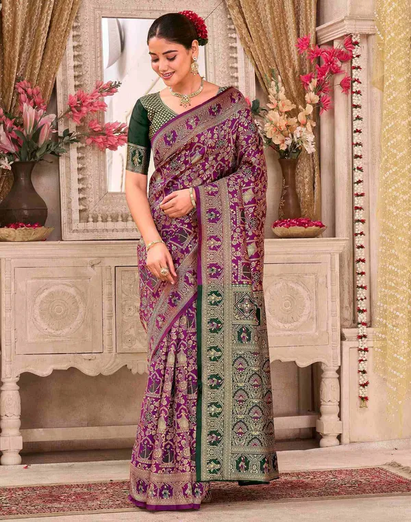 Fancifull_Patola_Silk_Saree_with_Pretty_Blouse_Piece