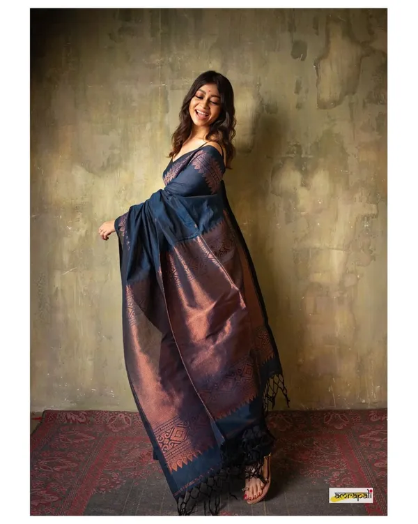 Fantabulous_Blue_Soft_Banarasi_Silk_Saree_With_Inimitable_Blouse_Piece