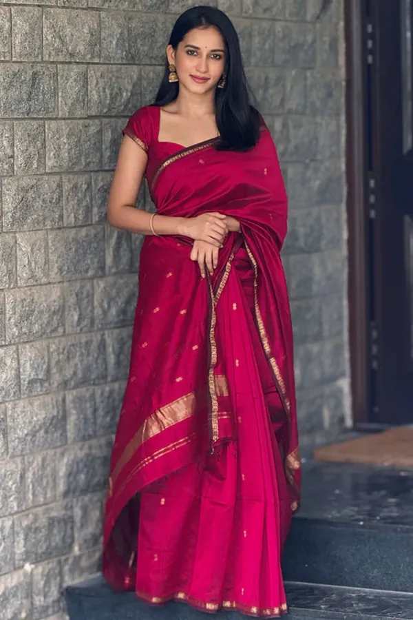 Flattering_Cotton_Silk_Saree_With_Extraordinary_Blouse_Piece