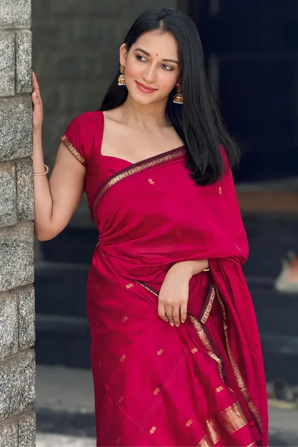 Flattering_Cotton_Silk_Saree_With_Extraordinary_Blouse_Piece
