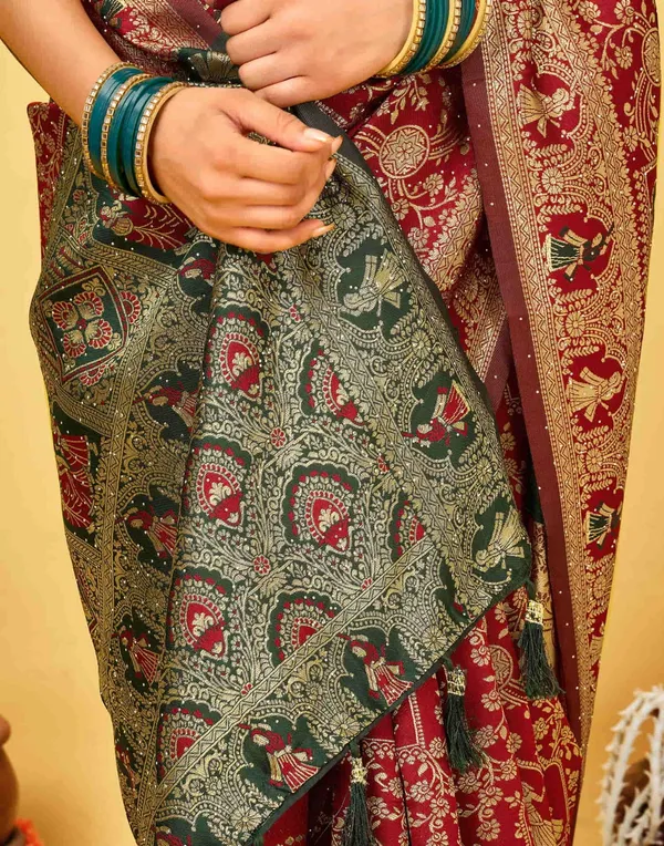 Gossamer_Patola_Silk_Saree_with_Magnificat_Blouse_Piece