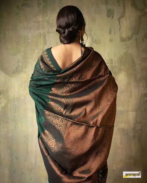 Gratifying_Dark_Green_Soft_Banarasi_Silk_Saree_With_Radiant_Blouse_Piece