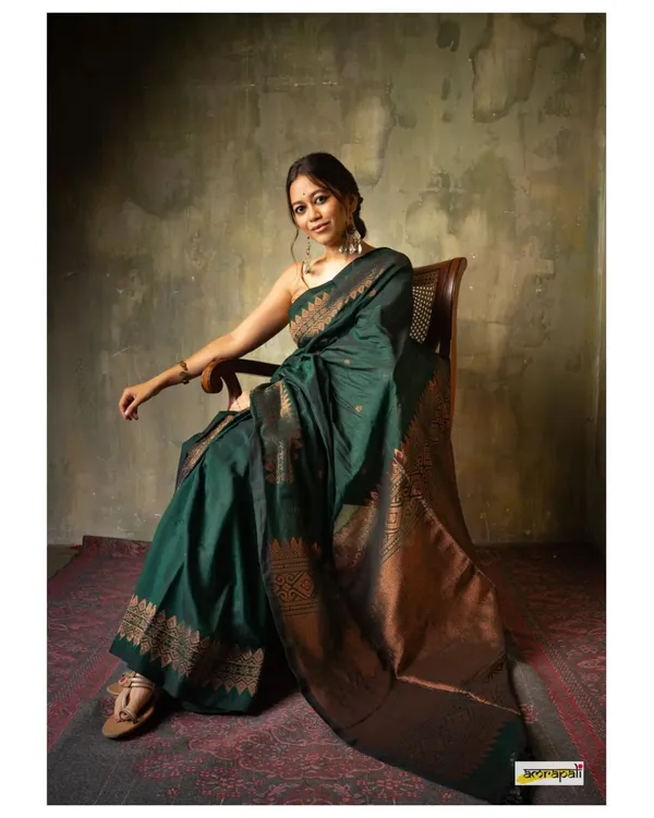 Gratifying_Dark_Green_Soft_Banarasi_Silk_Saree_With_Radiant_Blouse_Piece