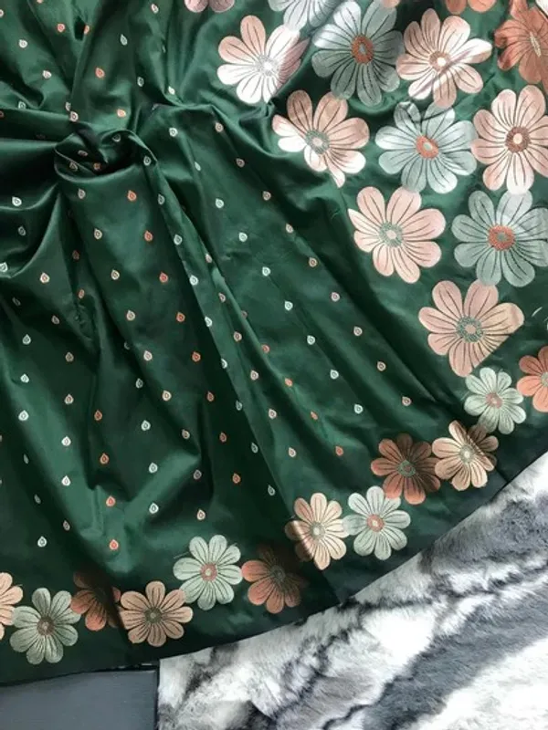 Lagniappe_Green_Banarasi_Silk_Saree_With_Panoply_Blouse_Piece