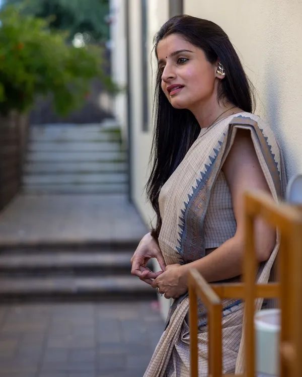 Grey_Woven_Kanjivaram_Silk_Saree_with_Saree_Cover