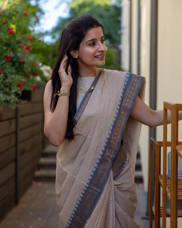 Grey_Woven_Kanjivaram_Silk_Saree_with_Saree_Cover
