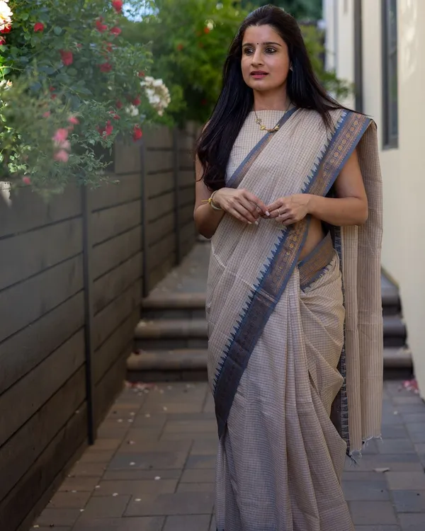 Grey_Woven_Kanjivaram_Silk_Saree_with_Saree_Cover