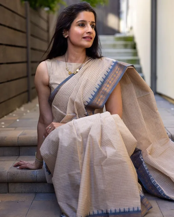 Grey_Woven_Kanjivaram_Silk_Saree_with_Saree_Cover