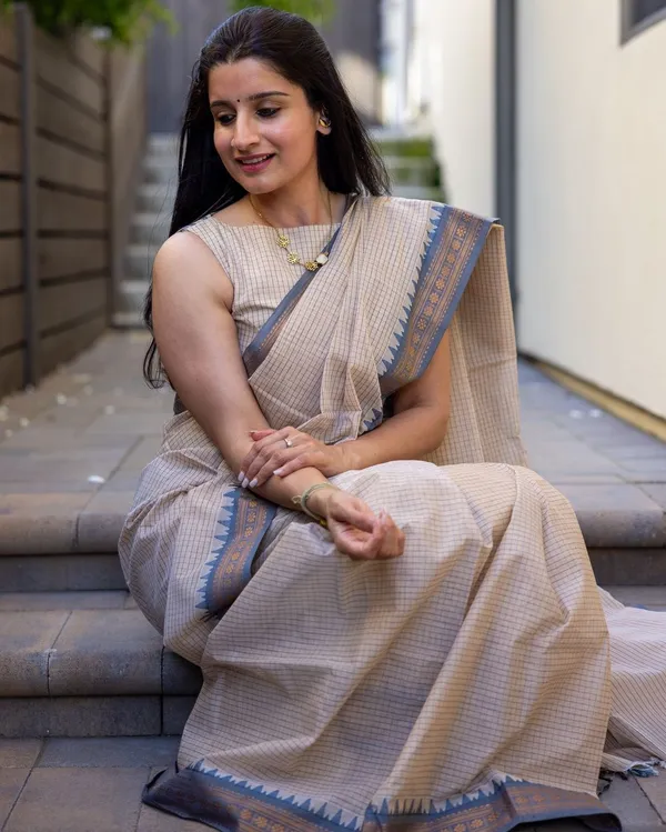 Grey_Woven_Kanjivaram_Silk_Saree_with_Saree_Cover
