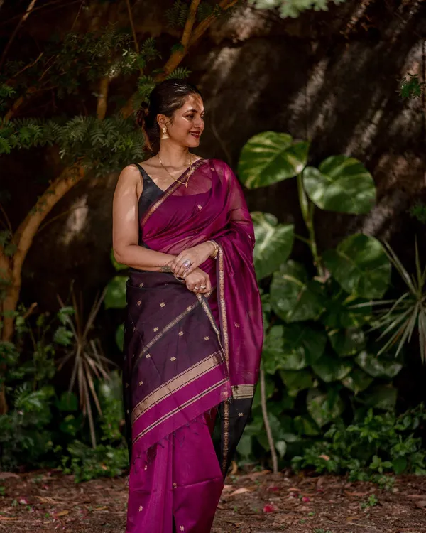 Luminous_Wine&Black_Cotton_Silk_Saree_With_Scintillating_Blouse_Piece