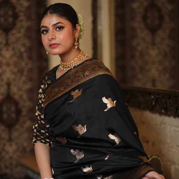 Marvellous_Black_Soft_Banarasi_Silk_Saree_With_Unique_Blouse_Piece