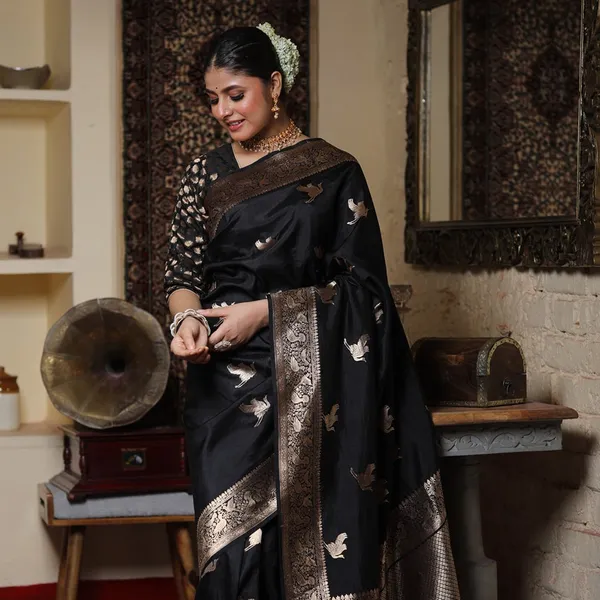 Marvellous_Black_Soft_Banarasi_Silk_Saree_With_Unique_Blouse_Piece
