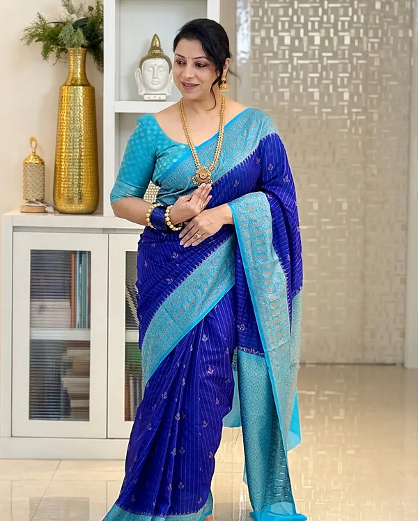 Mesmeric_Blue_Sky_Soft_Banarasi_Silk_Saree_With_Inspiring_Blouse_Piece