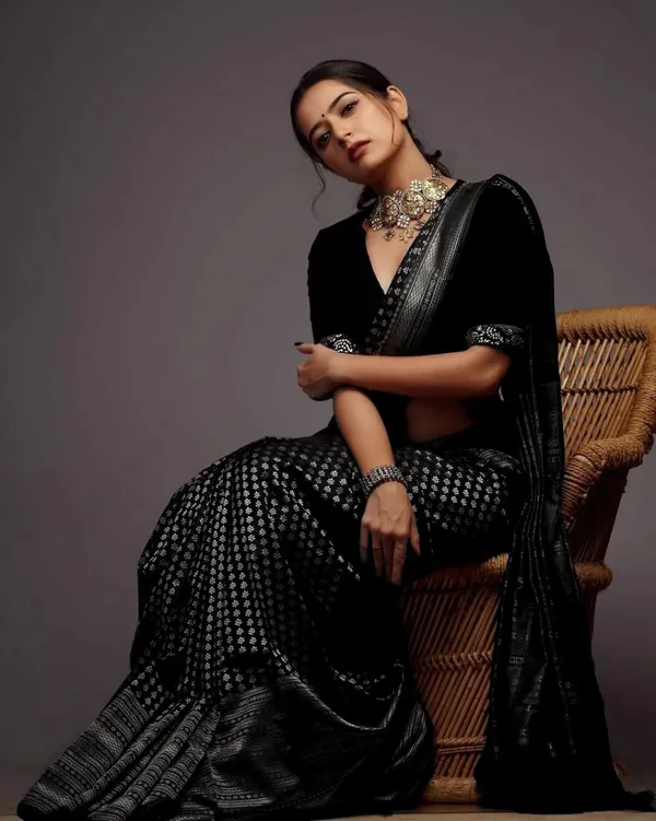 Moiety_Black_Soft_Banarasi_Silk_Saree_With_Panoply_Blouse_Piece