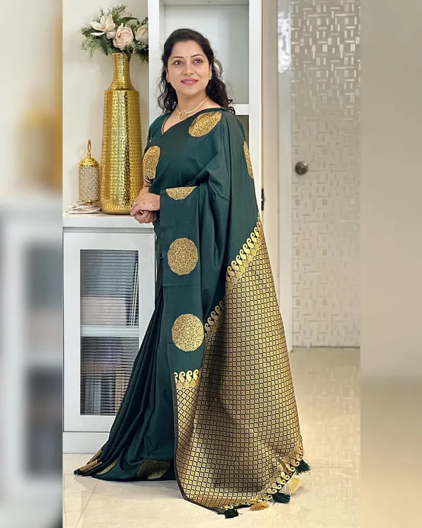 Nemesis_Green_Soft_Banarasi_Silk_Saree_With_Glittering_Blouse_Piece