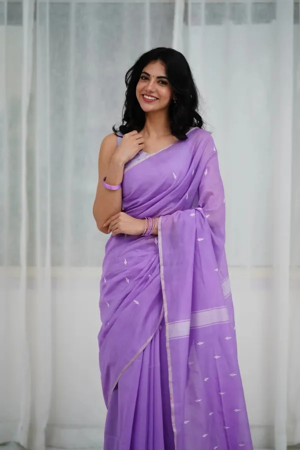 Outstanding_Cotton_Silk_Saree_With_Deserving_Blouse_Piece