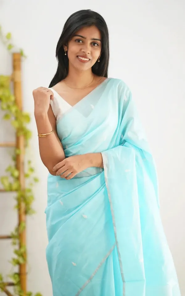 Outstanding_Cotton_Silk_Saree_With_Deserving_Blouse_Piece