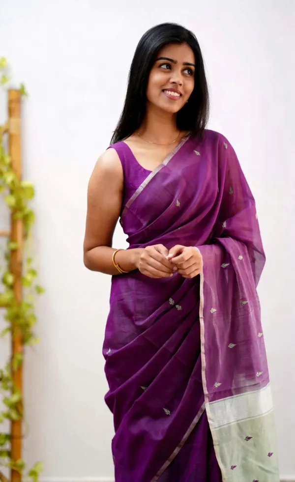 Outstanding_Cotton_Silk_Saree_With_Deserving_Blouse_Piece