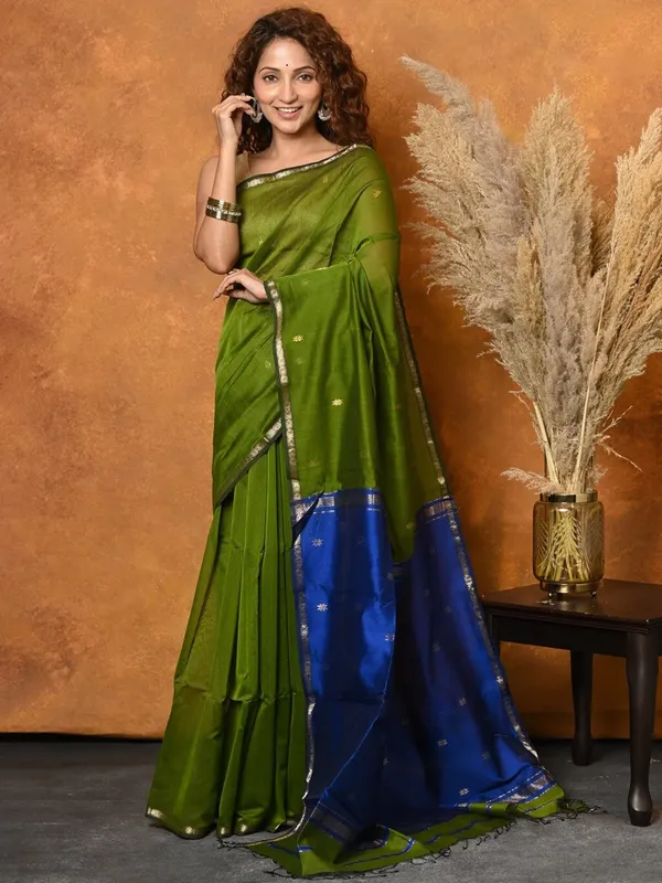Outstanding_hite_Cotton_Silk_Saree_With_Deserving_Blouse_Piece