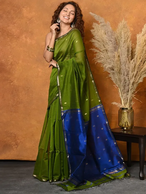 Outstanding_hite_Cotton_Silk_Saree_With_Deserving_Blouse_Piece