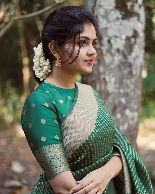 Palimpsest_Green_Kanjivaram_Silk_With_Fairytale_Blouse_Piece