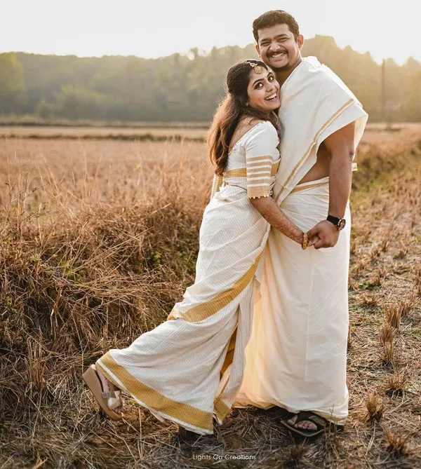 Prettiest_White_Soft_Banarasi_Silk_Saree_With_Twirling_Blouse_Piece