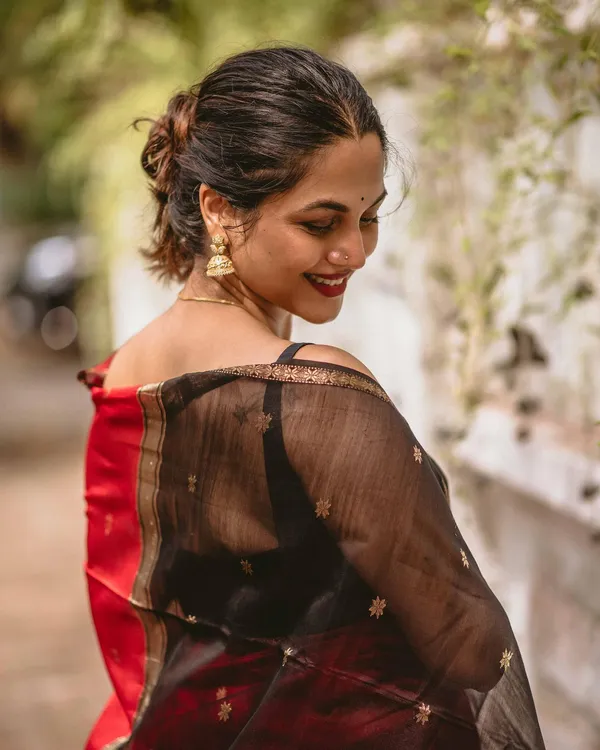 Pretty_Red&Black_Cotton_Silk_Saree_With_Charming_Blouse_Piece