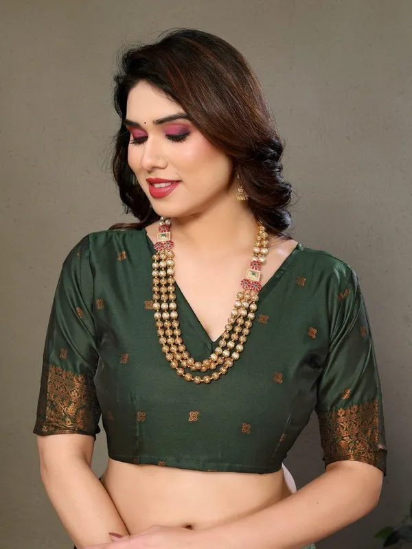 Pretty_Soft_Banarasi_Silk_Saree_With_Glorious_Blouse_Piece