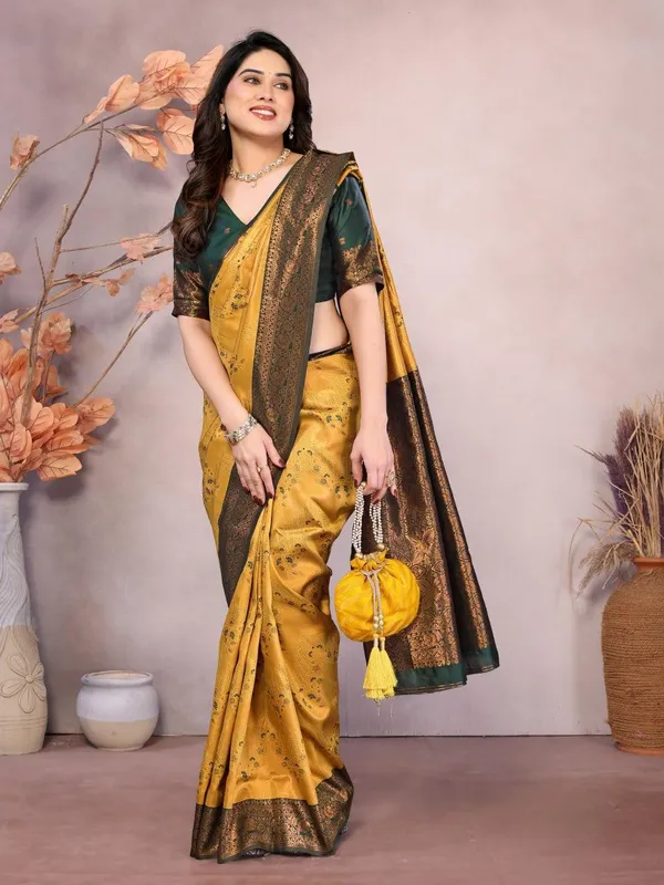Pretty_Soft_Banarasi_Silk_Saree_With_Glorious_Blouse_Piece
