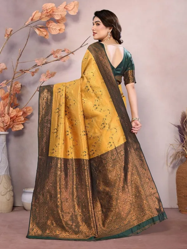 Pretty_Soft_Banarasi_Silk_Saree_With_Glorious_Blouse_Piece