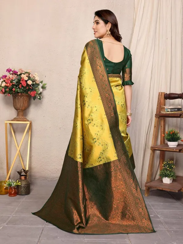 Pretty_Soft_Banarasi_Silk_Saree_With_Glorious_Blouse_Piece