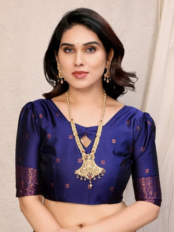Pretty_Soft_Banarasi_Silk_Saree_With_Glorious_Blouse_Piece